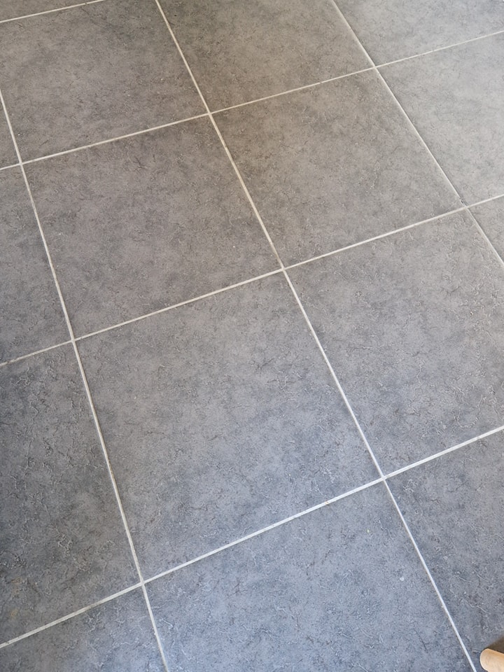 We Clean Hard Tiles
